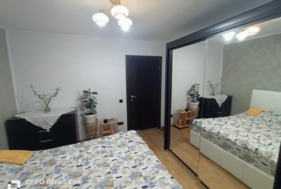 Apartament cu 3 camere decomandat în Exterior Vest