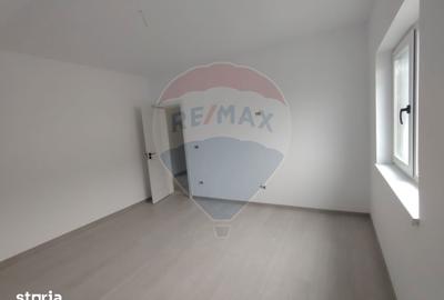 Casă cu 4 camere cu Teren 460 Mp în Golești - 3