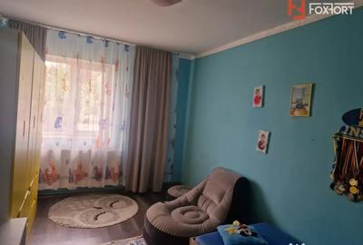 Casă cu 9 camere cu Teren 20 Mp în Moșnița Nouă