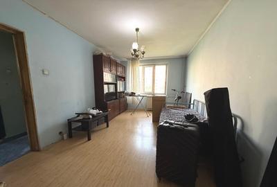 Apartament cu 3 camere semidecomandat în Crângași