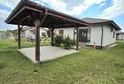 Casă cu 3 camere în Balotești