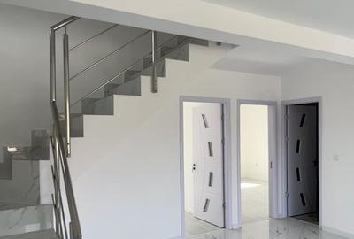 Casă cu 5 camere cu Teren 200 Mp în Lumina