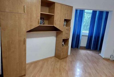 Apartament cu 3 camere în Siderurgiștilor