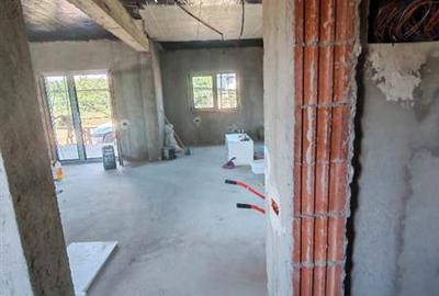 Casă cu 4 camere cu Canalizare în Central - 11