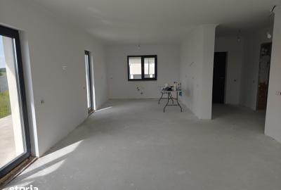 Casă cu 4 camere cu Teren 500 Mp în Săbăreni - 7