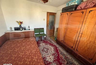 Apartament cu 3 camere decomandat în Micro 12