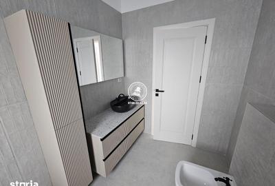 Casă cu 5 camere cu Teren 560 Mp în Rediu
