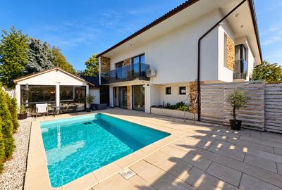 Casă cu 6 camere cu Piscina în Tunari
