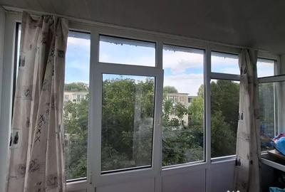 Apartament cu 3 camere semidecomandat în Brătianu