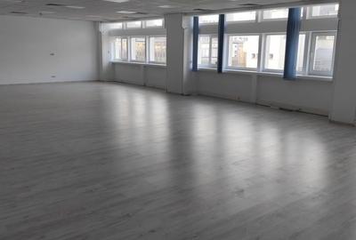 Spațiu comercial, de 100 mp, în Podu Roș