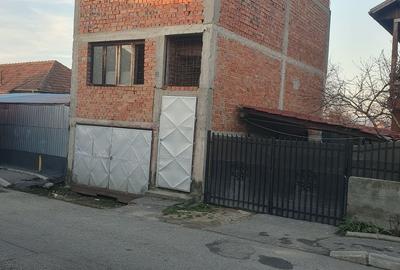 Casă cu 2 camere în Central