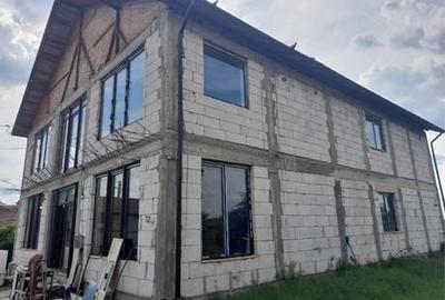Casă cu 4 camere în Corlătești - 2
