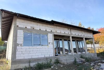 Casă individuală cu 4 camere cu Teren 735 Mp în Central - 1