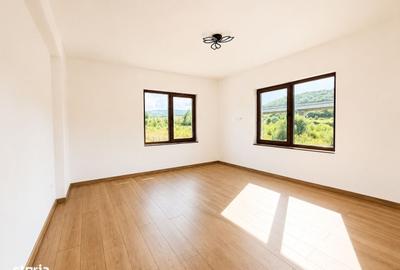 Casă cu 4 camere în Luna
