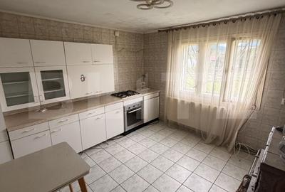Casă cu 4 camere în Central