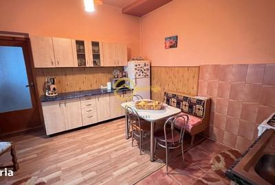 Casă cu 4 camere în Central