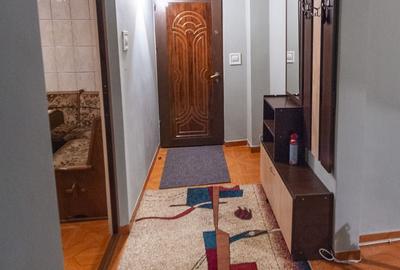 Apartament cu 3 camere decomandat în Exterior Vest