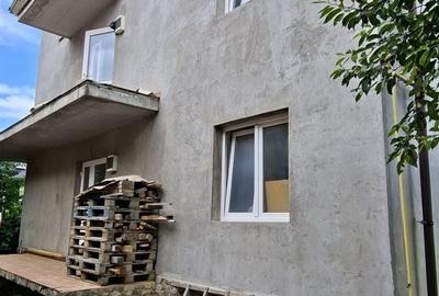 Casă cu 4 camere cu Teren 400 Mp în Bucium