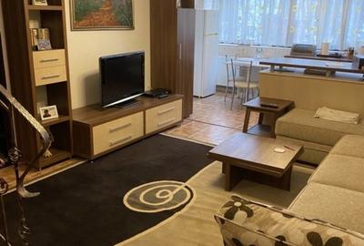 Apartament cu 3 camere decomandat, mobilat în Predeal