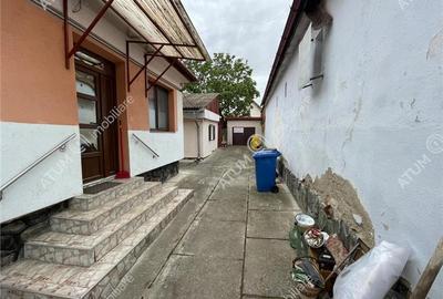 Casă individuală cu 4 camere cu Canalizare în Turnișor