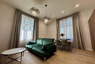 Apartament cu 2 camere semidecomandat, mobilat în Central