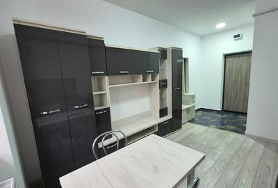 Garsonieră decomandată în Central