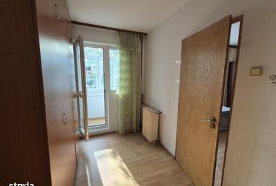 Apartament cu 3 camere nedecomandat în Malu Roșu