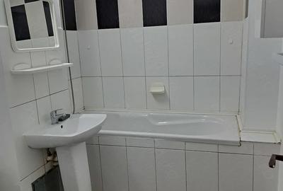 Garsonieră decomandată în Port