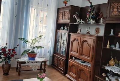 Apartament cu 5 camere semidecomandat, mobilat în Armeneasca