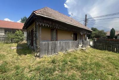 Casă cu 2 camere cu Teren 1424 Mp în Păpăuți