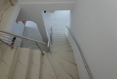 Casă cu 4 camere în Săbăreni