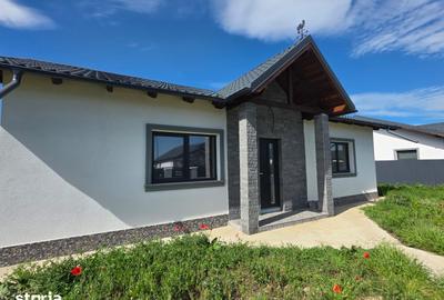 Casă cu 4 camere cu Teren 400 Mp în Central
