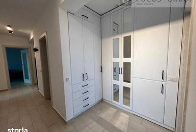 Apartament cu 3 camere în Apărătorii Patriei
