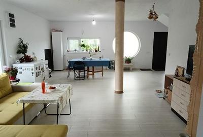 Casă cu 4 camere în Central - 3