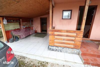Casă cu 2 camere cu Teren 360 Mp în Moroeni