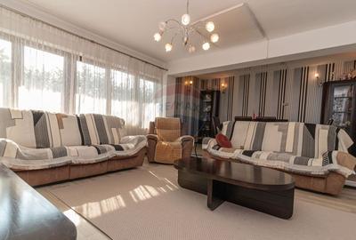 Casă cu 6 camere cu Teren 509 Mp în Vest