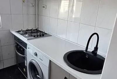 Garsonieră decomandată în Titan