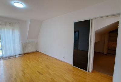 Casă cu 6 camere cu Canalizare în Central - 30