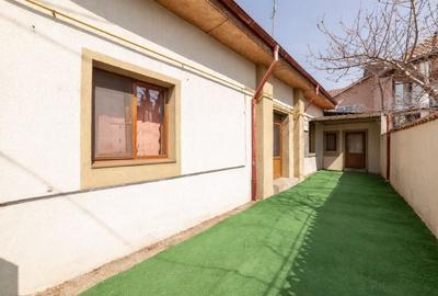 Casă individuală cu 3 camere cu Canalizare în Central