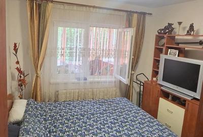 Apartament cu 3 camere semidecomandat în Florilor