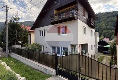 Casă individuală cu 9 camere cu Teren 350 Mp în Sud-Est