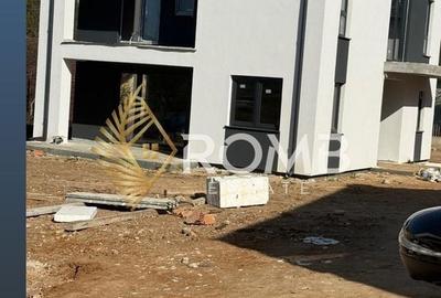 Casă cu 4 camere decomandat în Luna