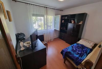 Apartament cu 4 camere decomandat în Central