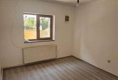 Apartament cu 3 camere decomandat în Popoveni