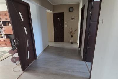 Apartament cu 4 camere în Cug