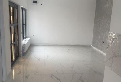 Casă cu 4 camere în Central - 2
