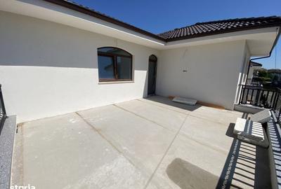 Casă cu 4 camere cu Teren 400 Mp în Dezmir