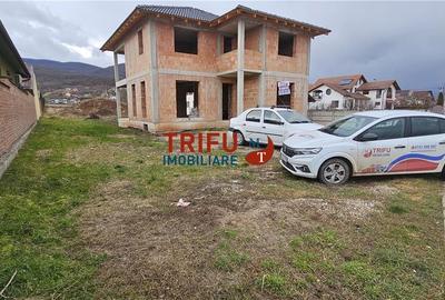 Casă cu 6 camere cu Teren 900 Mp în Micești
