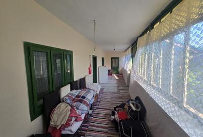 Casă cu 4 camere în Traian