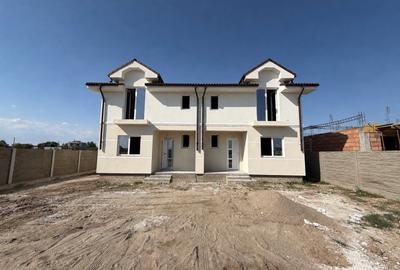 Duplex cu 4 camere cu Canalizare în Moșnița Nouă